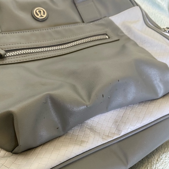lululemon bag with laptop compartment